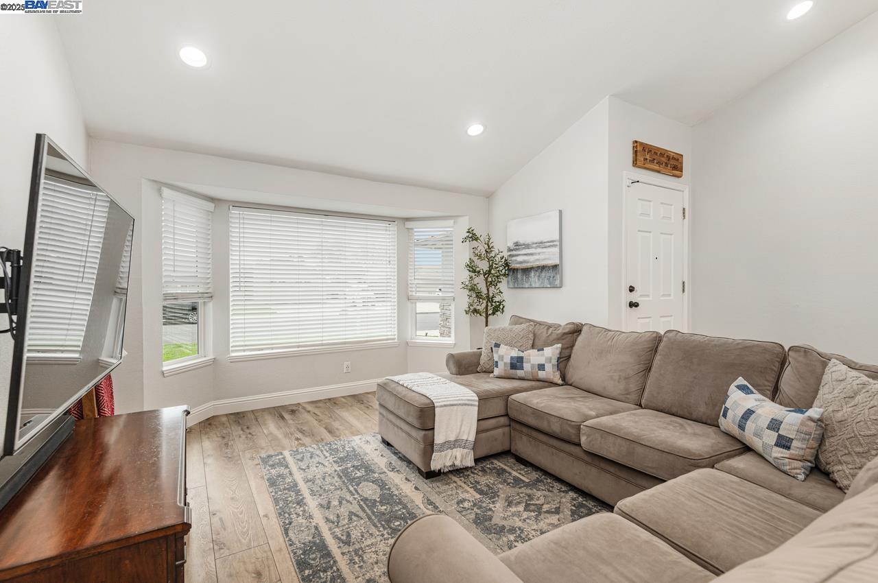5968 Ocean Hills Way