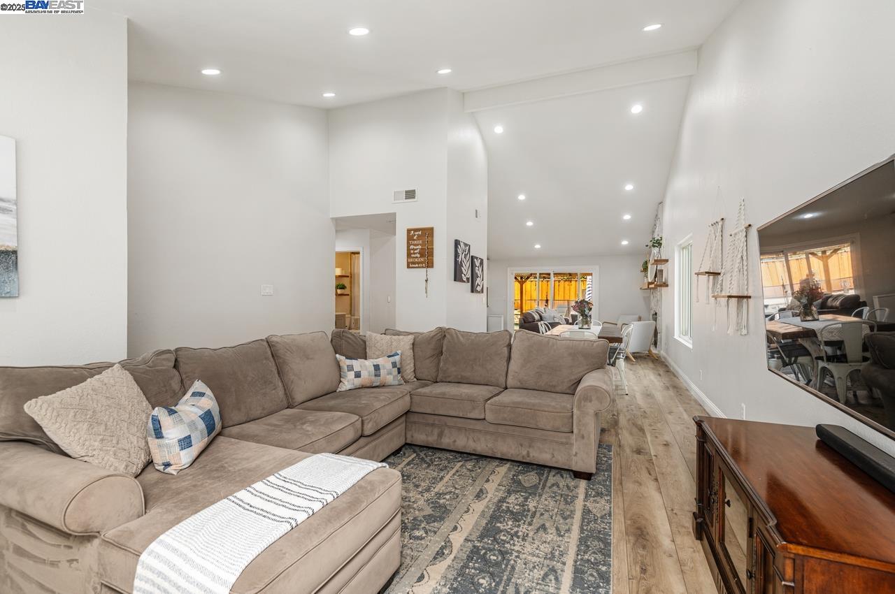 5968 Ocean Hills Way