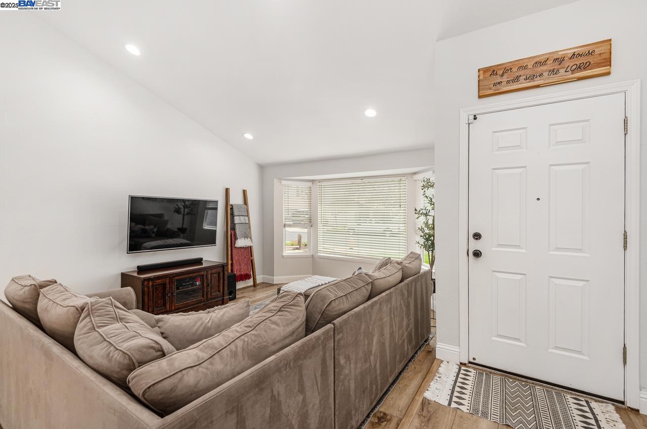 5968 Ocean Hills Way