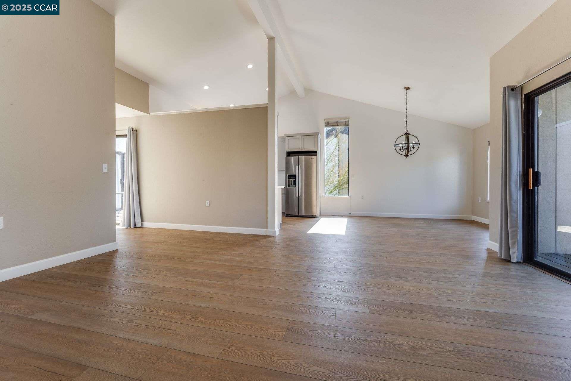 216 Tangerine Ct