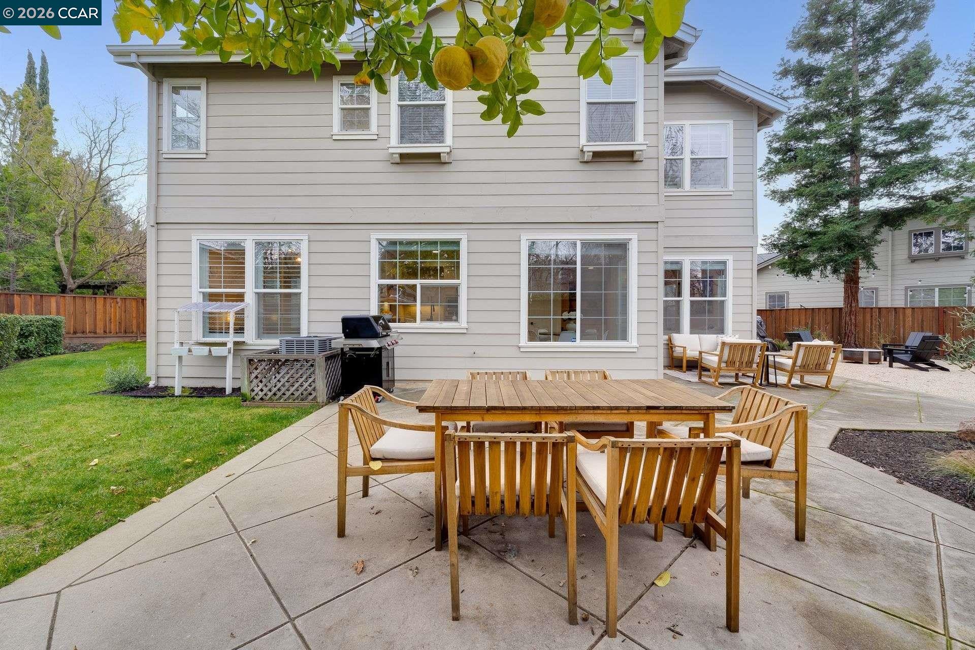942 Monet Cir