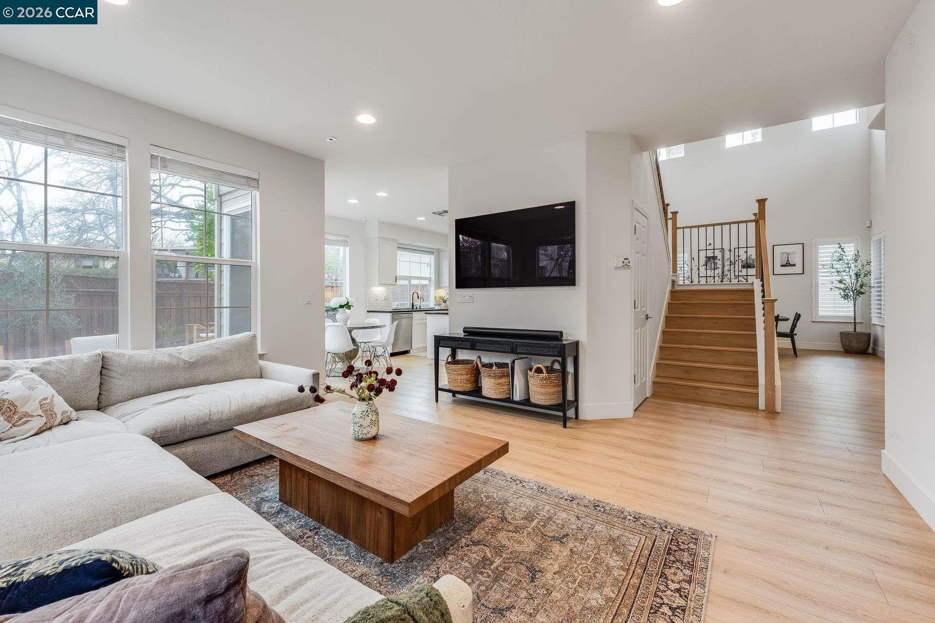 942 Monet Cir