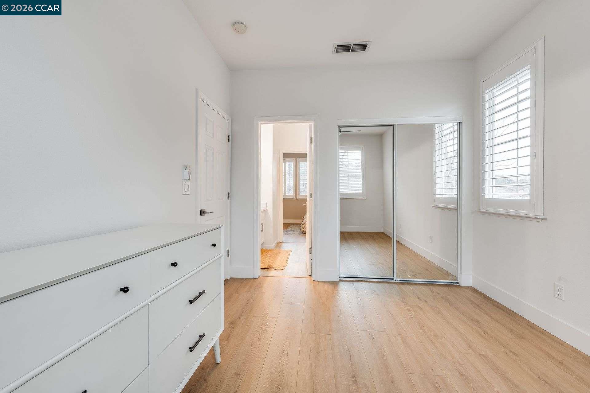 942 Monet Cir