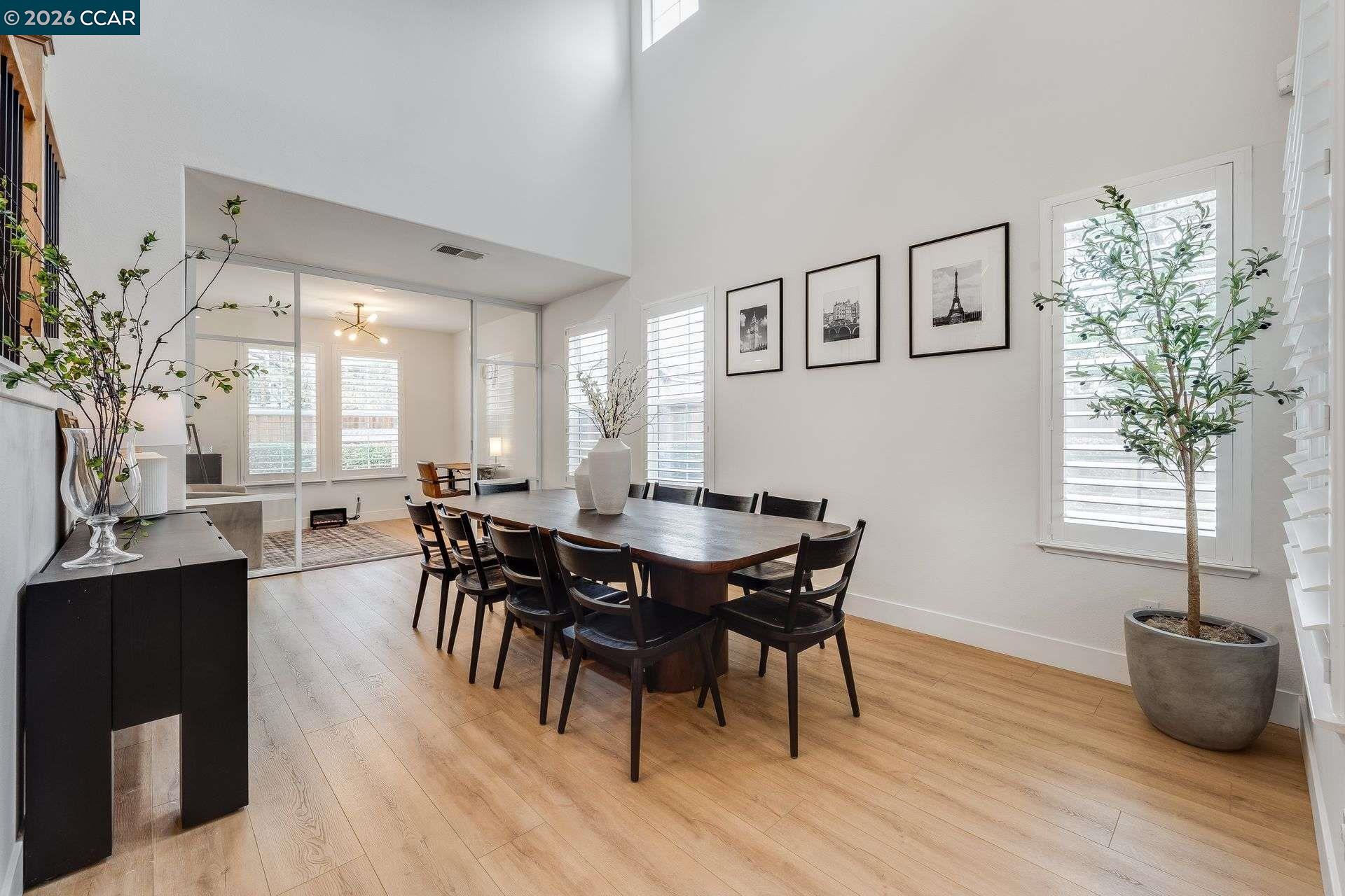942 Monet Cir
