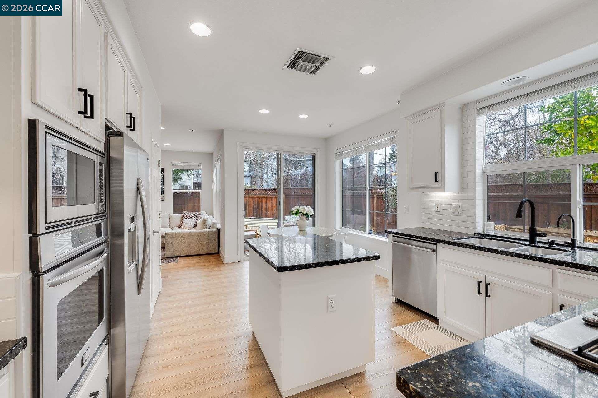 942 Monet Cir