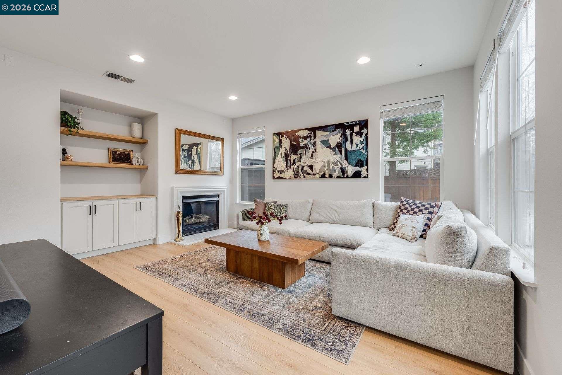 942 Monet Cir