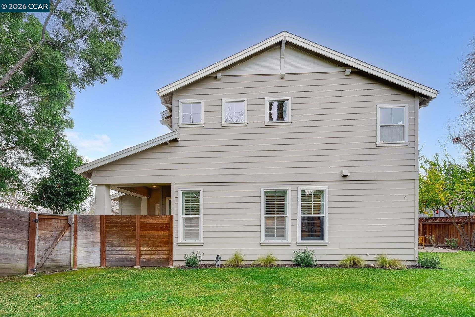 942 Monet Cir