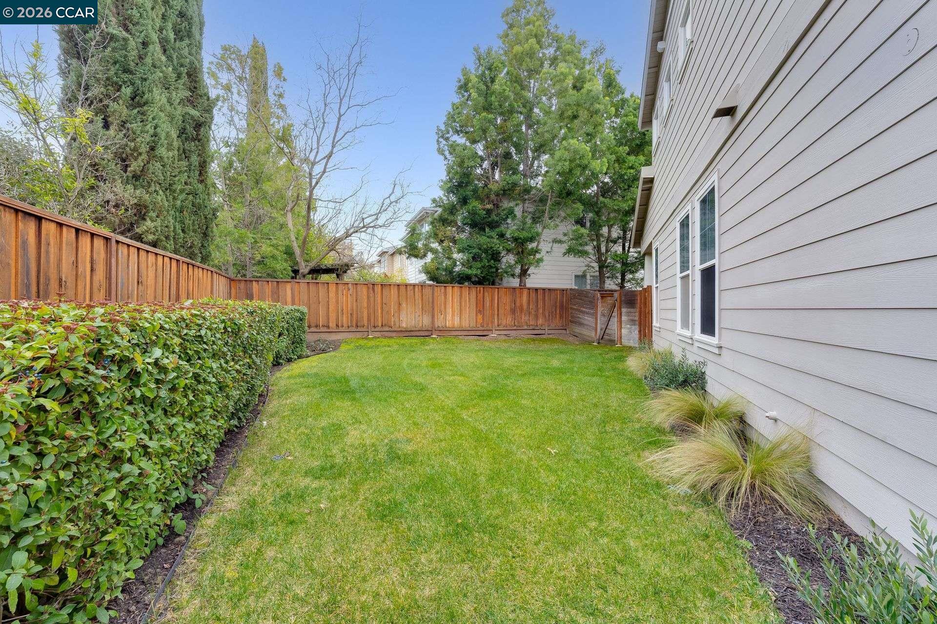 942 Monet Cir