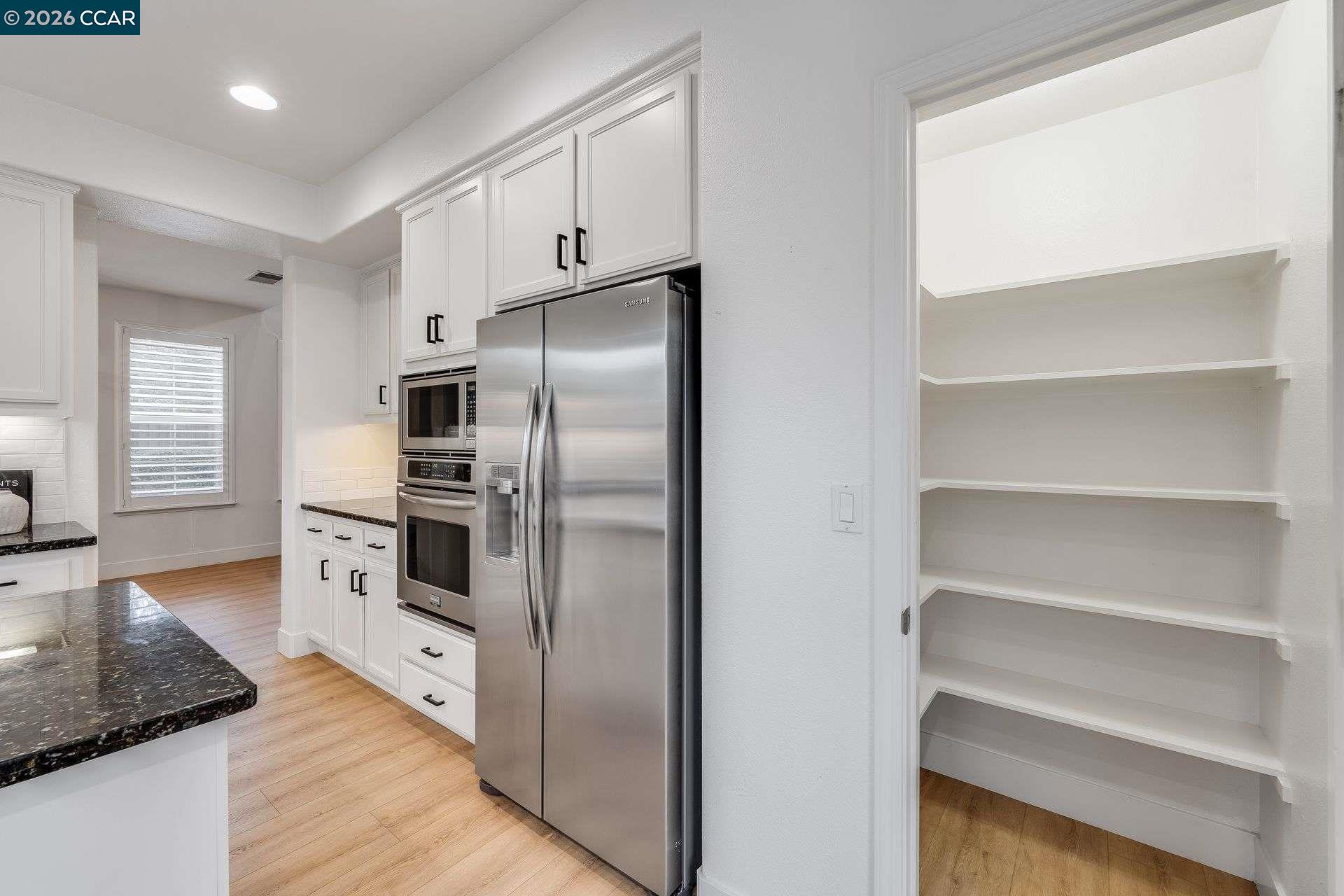 942 Monet Cir