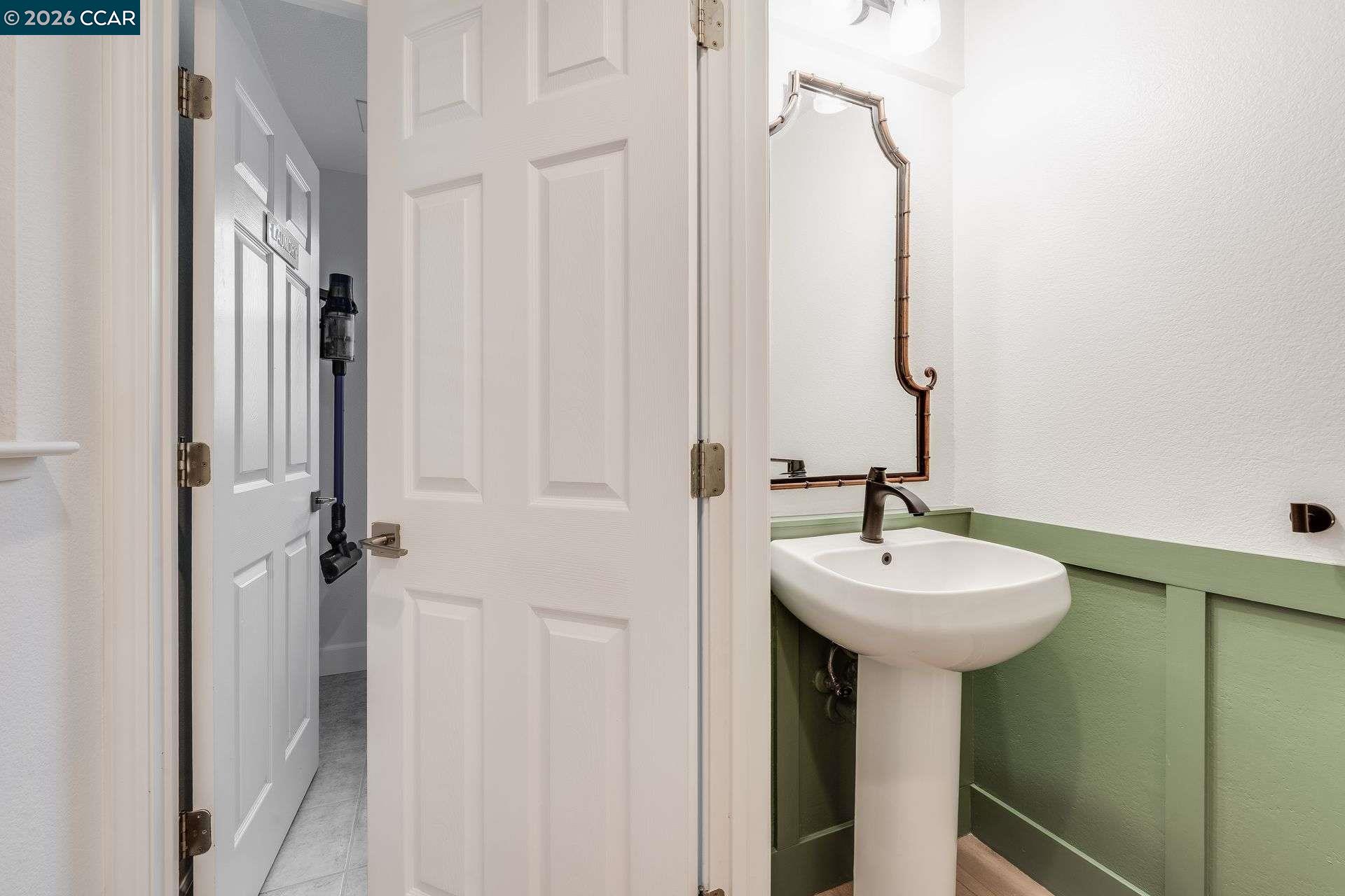 942 Monet Cir