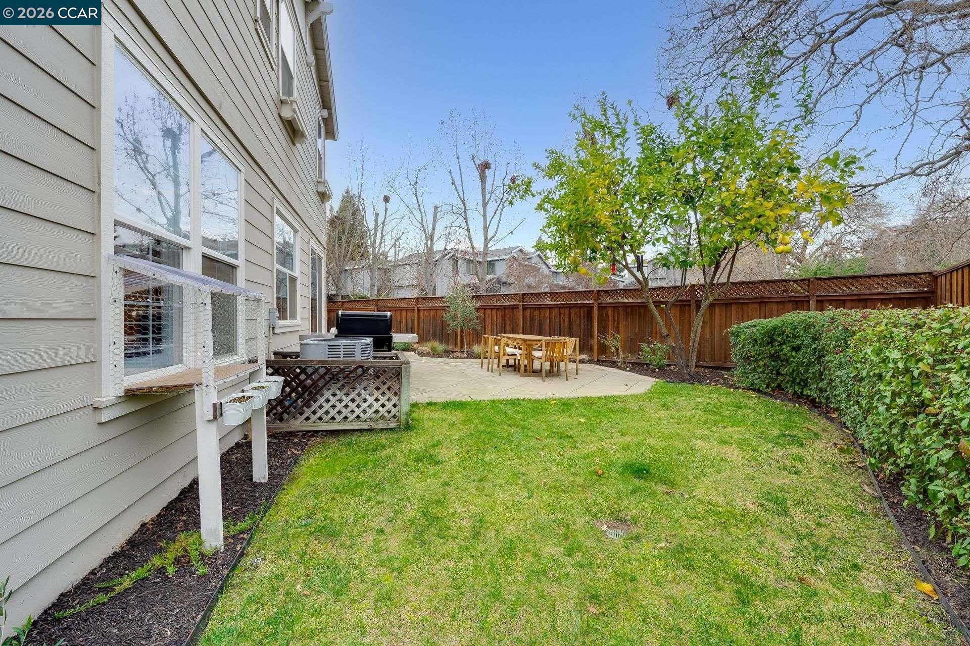 942 Monet Cir
