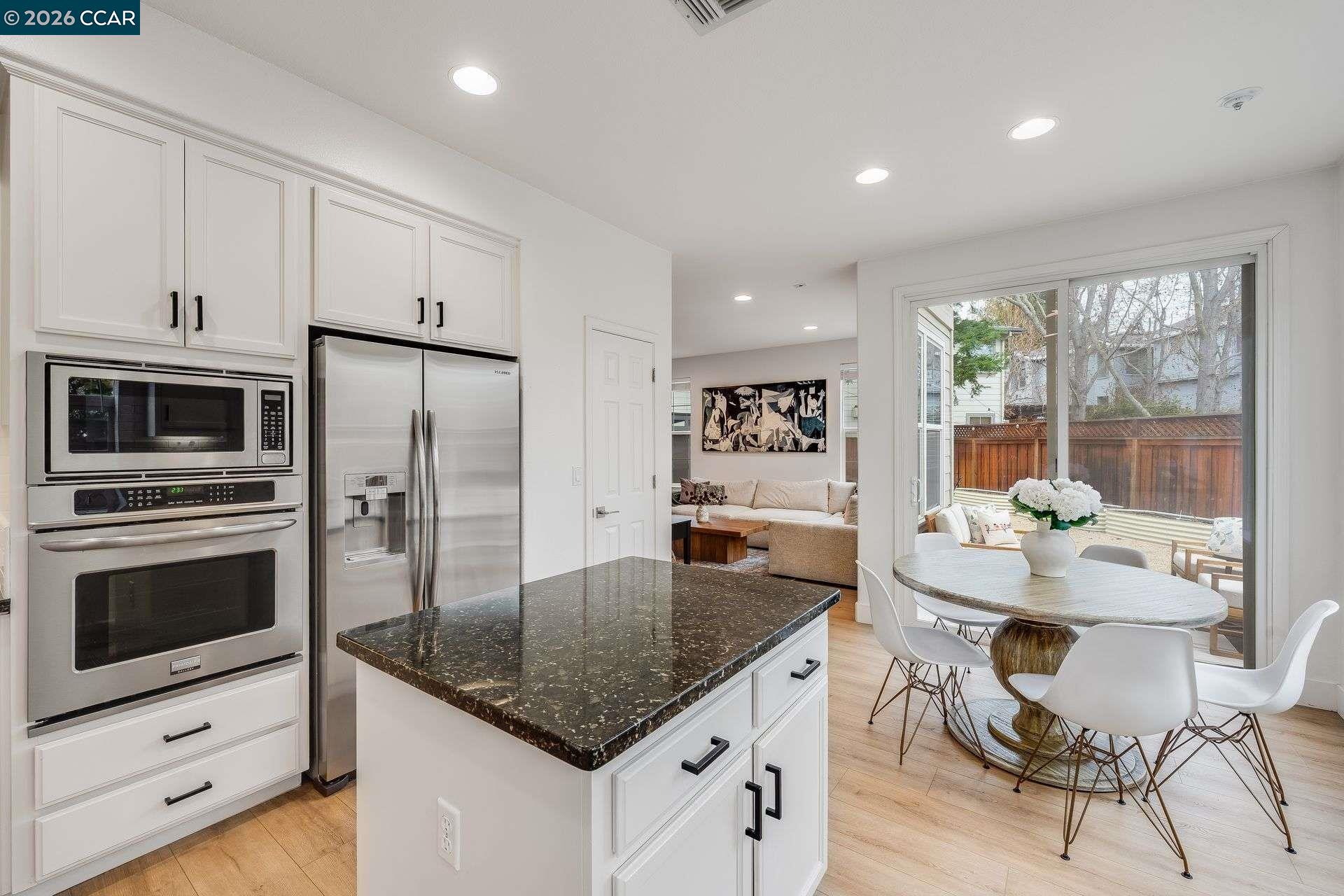 942 Monet Cir