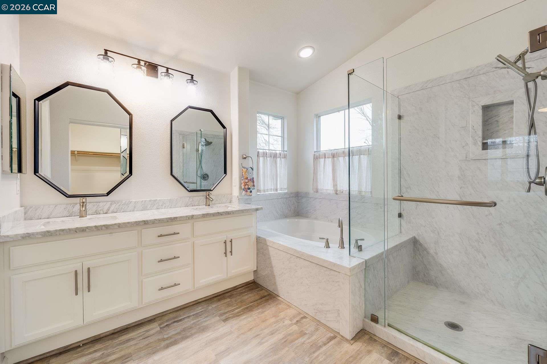 942 Monet Cir
