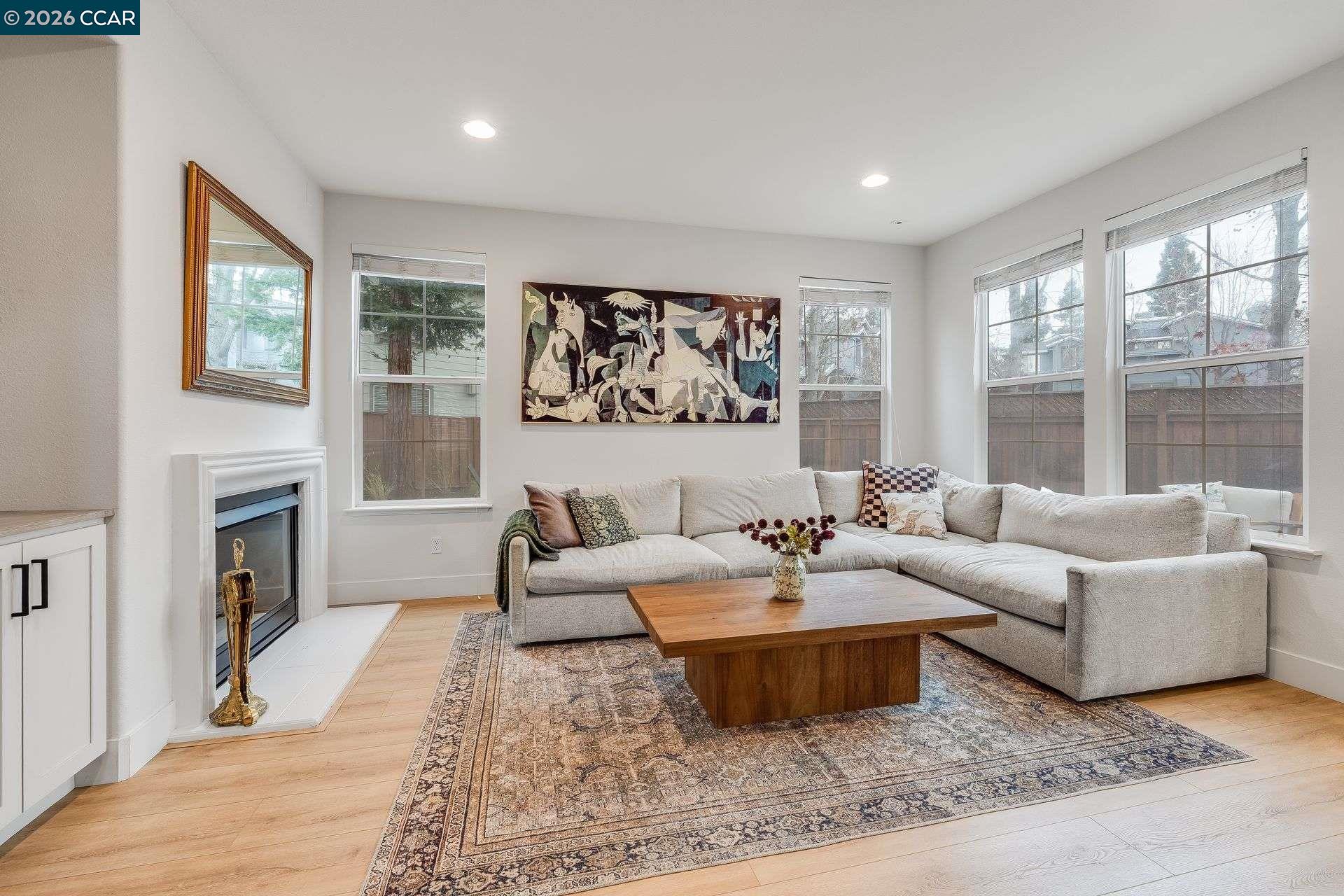 942 Monet Cir