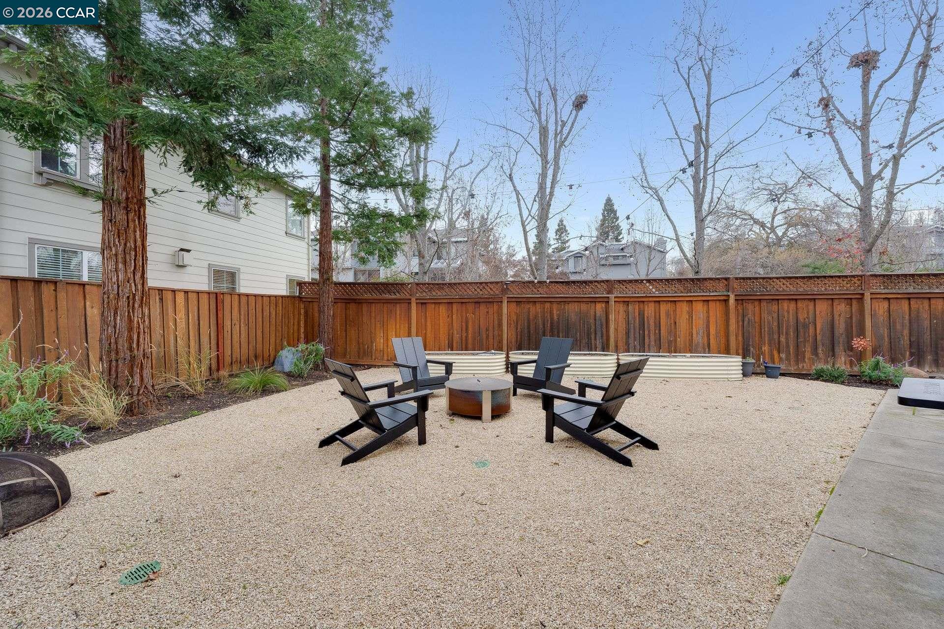 942 Monet Cir
