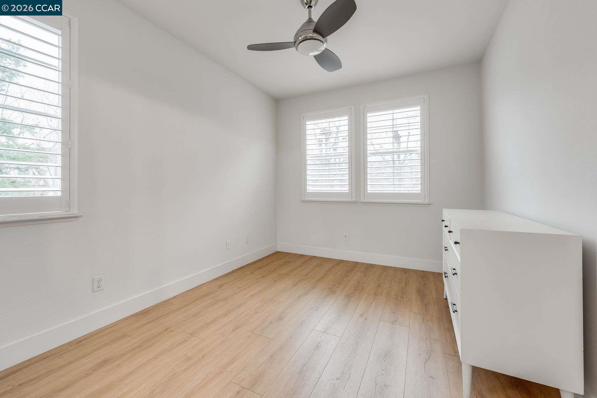 942 Monet Cir