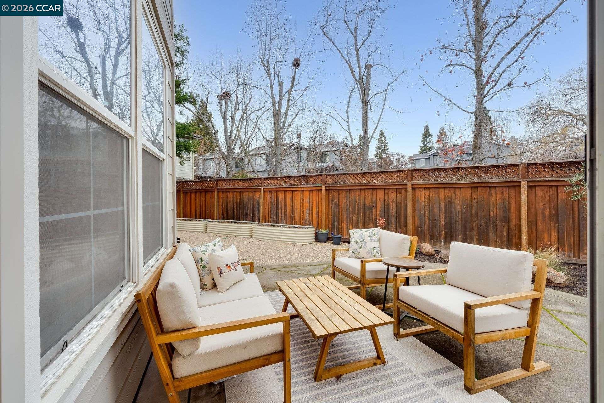 942 Monet Cir