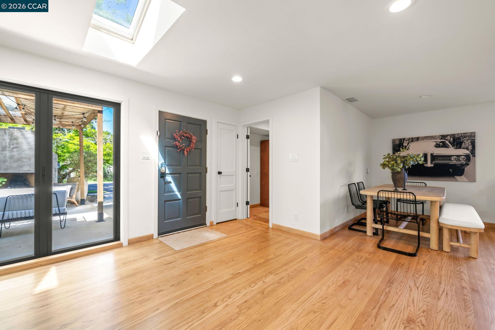 282 S Hartson