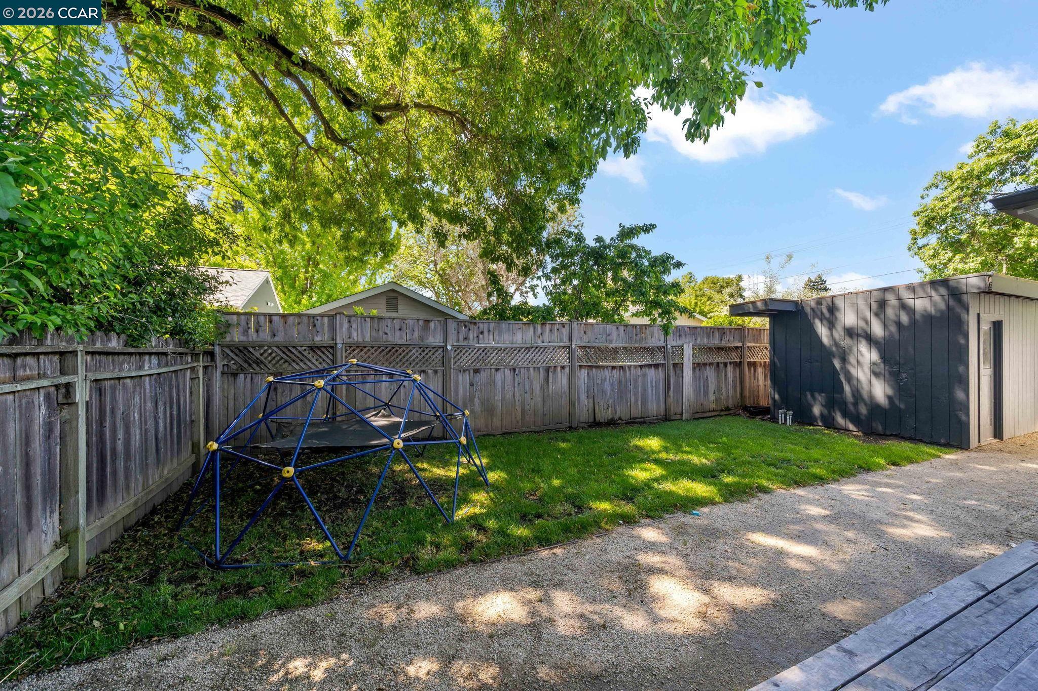 282 S Hartson