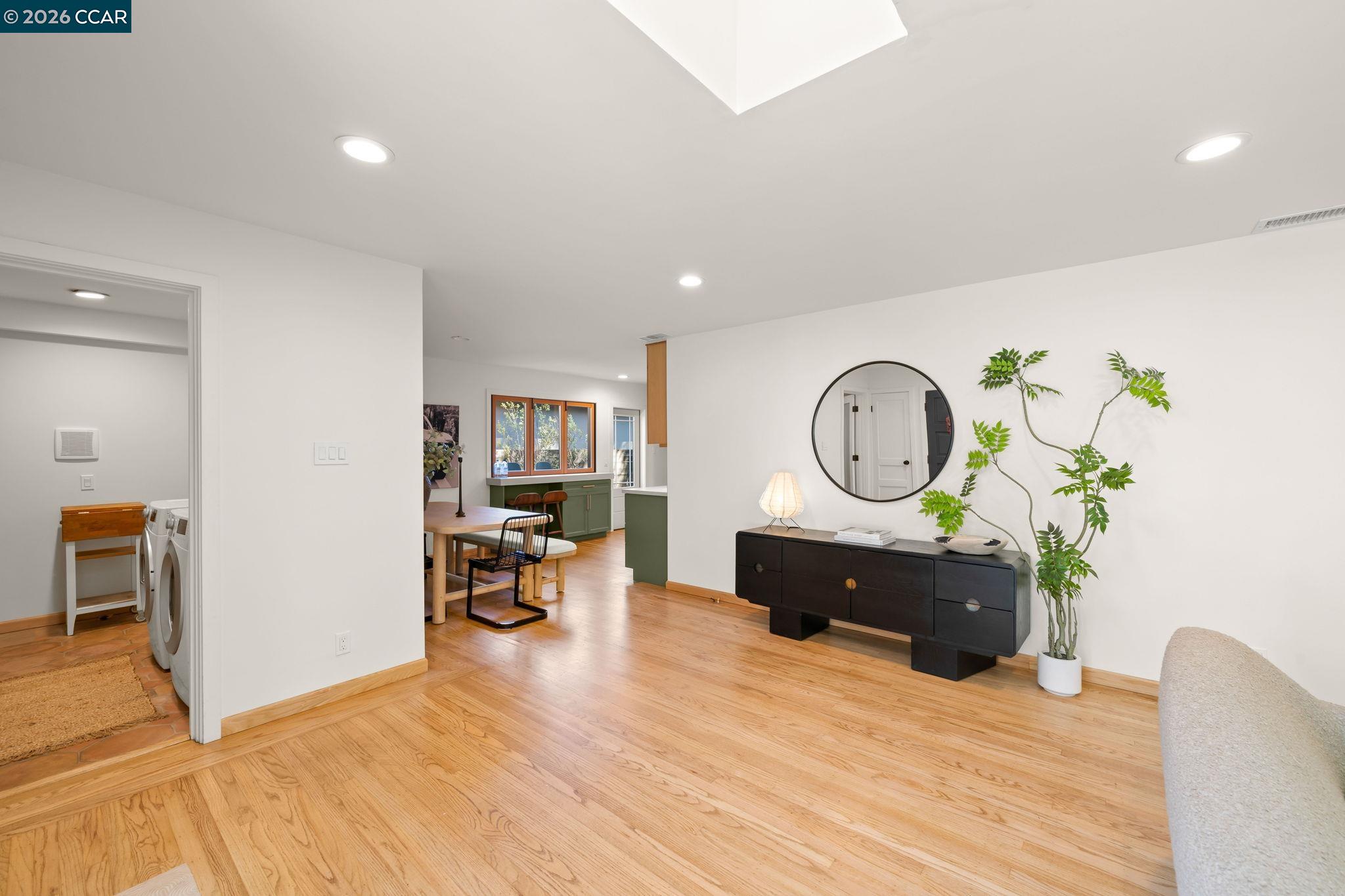 282 S Hartson