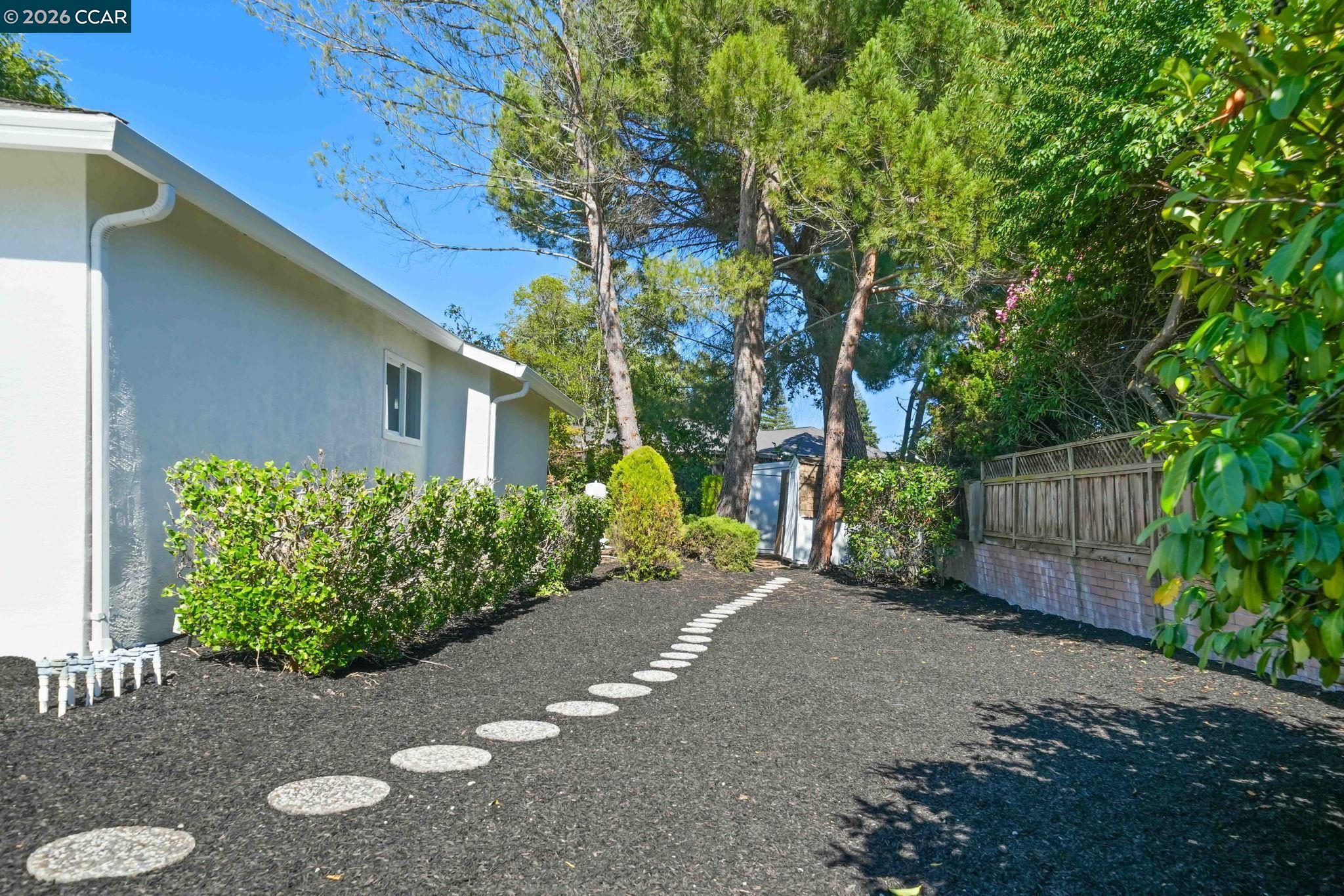 1517 Harlan Dr