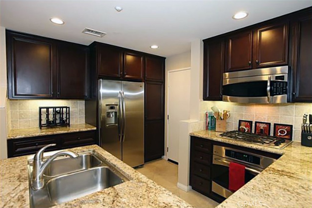 59 Brownstone Way
