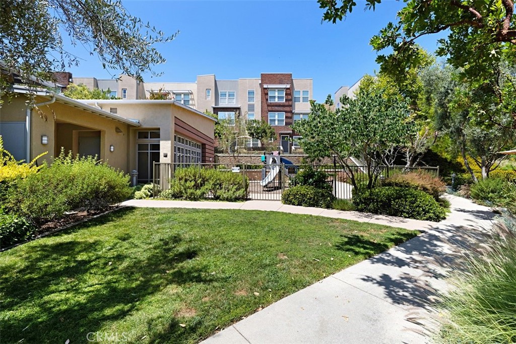 23 Brownstone Way