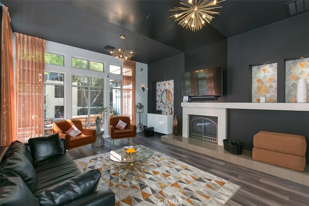 23 Brownstone Way