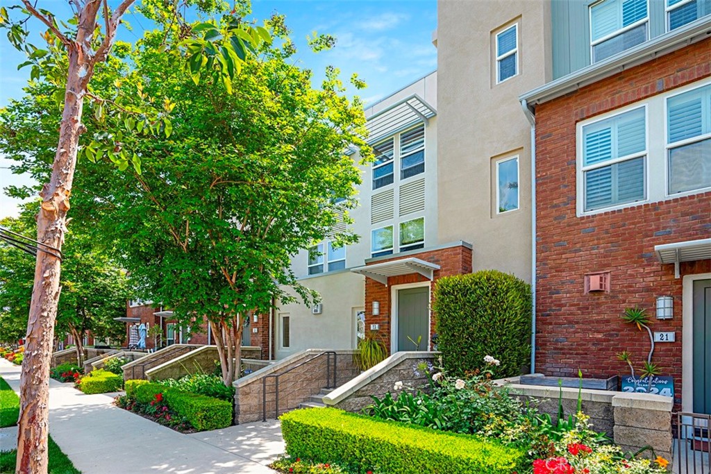 23 Brownstone Way