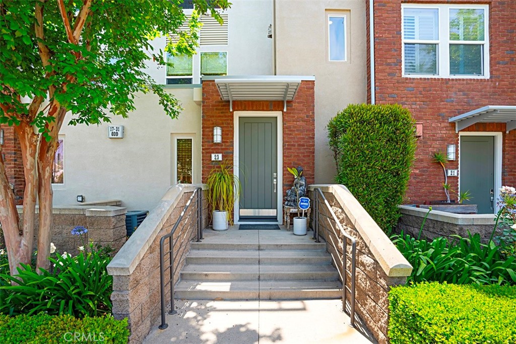 23 Brownstone Way
