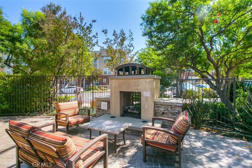 6 Brownstone Way