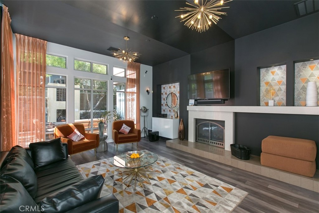 6 Brownstone Way