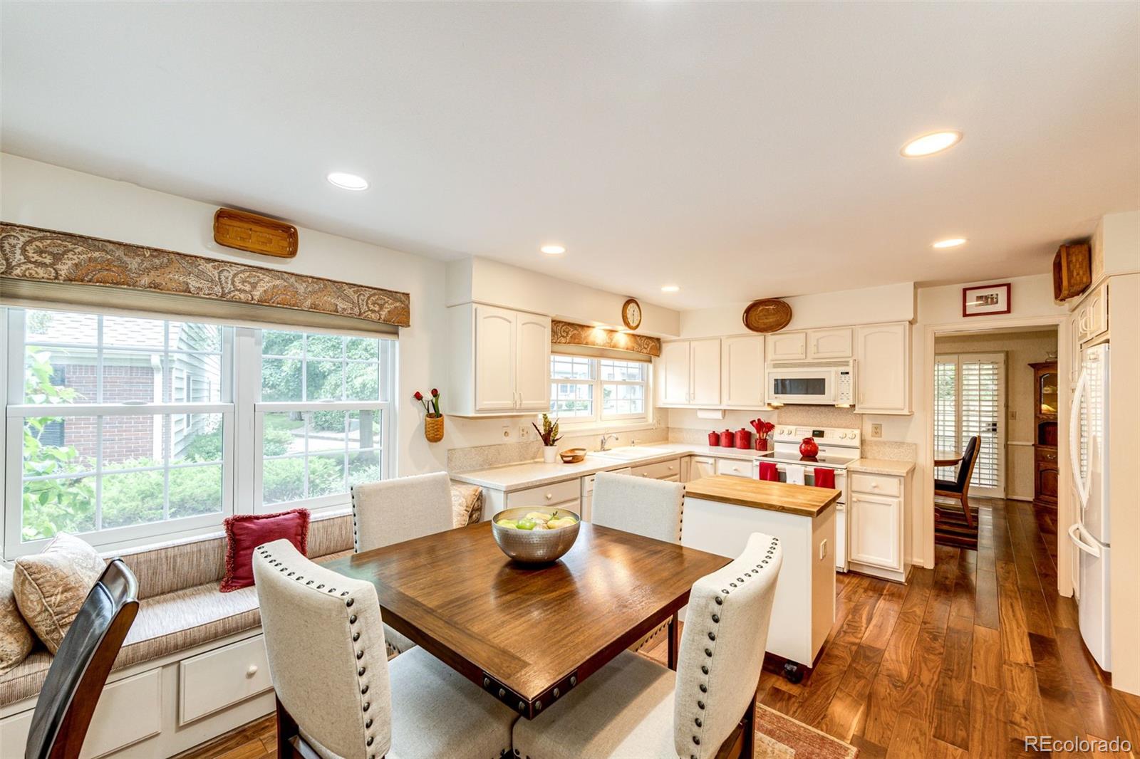 7154 S Poplar Way