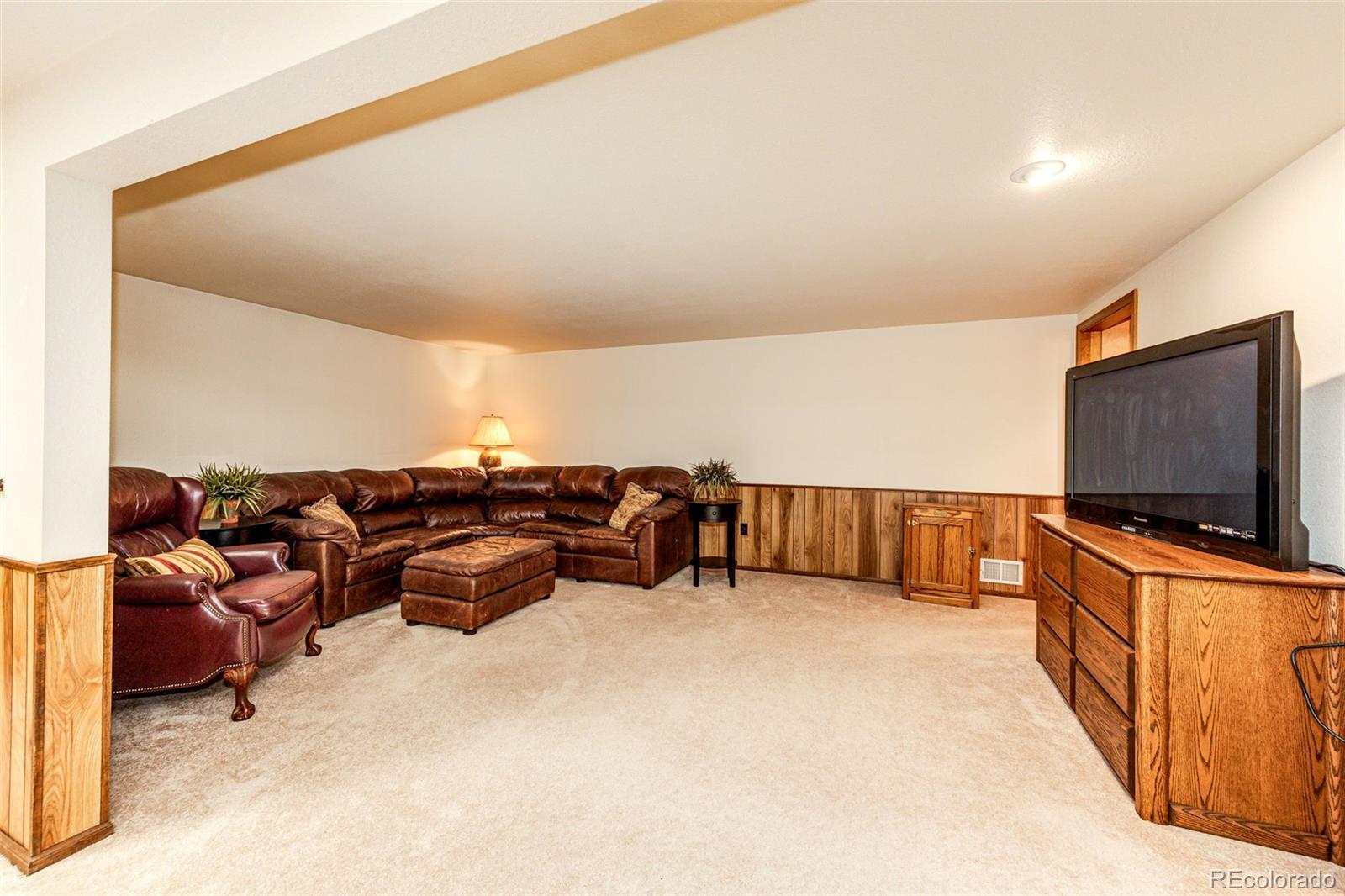 7154 S Poplar Way