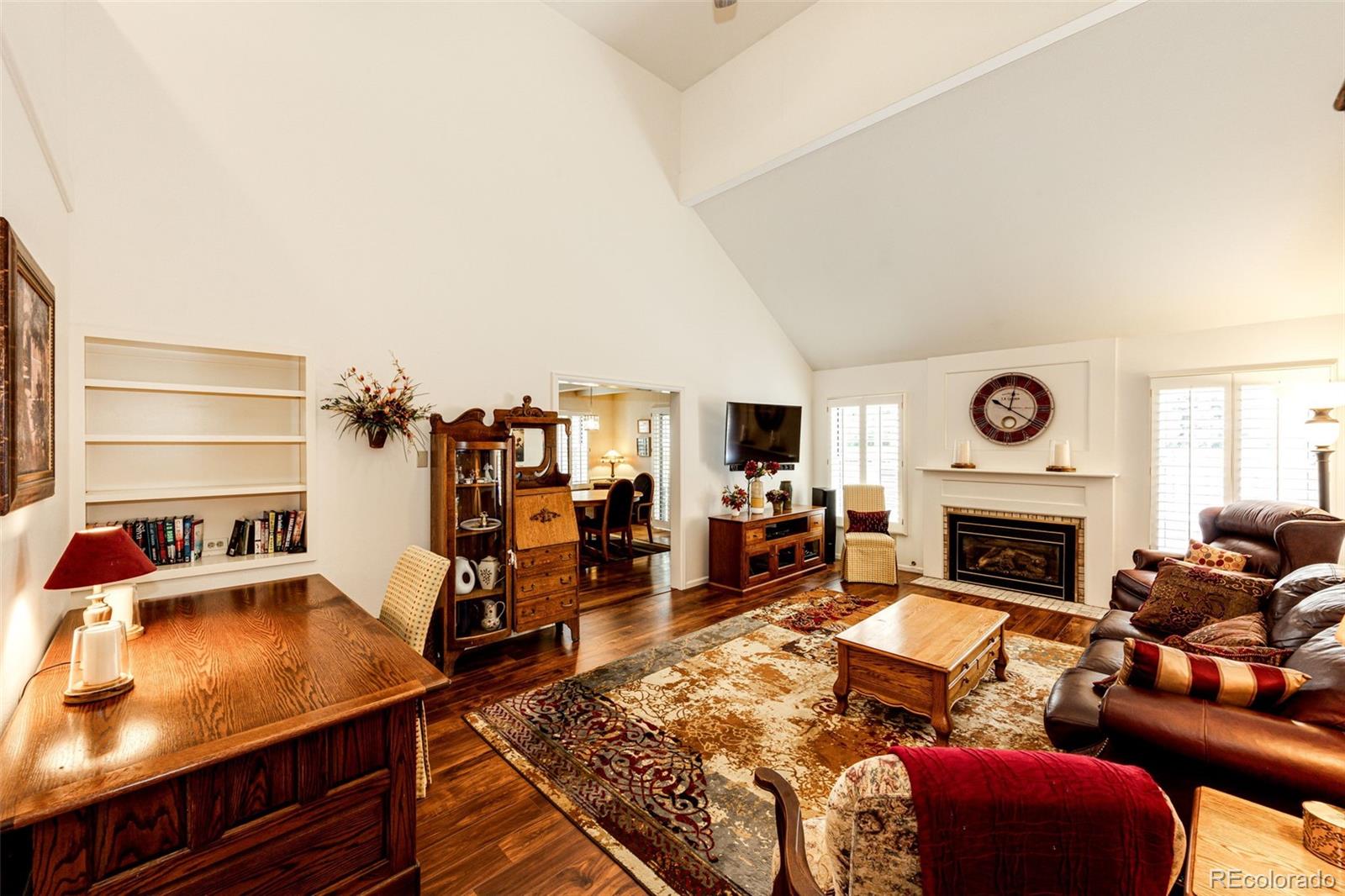 7154 S Poplar Way