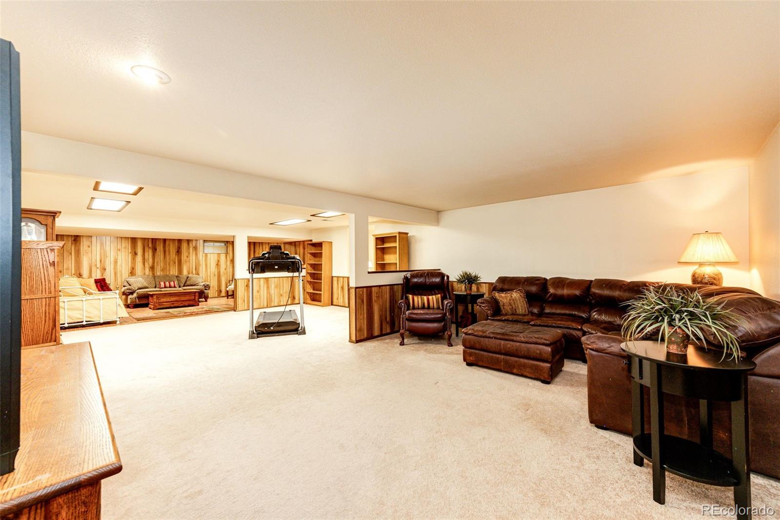 7154 S Poplar Way