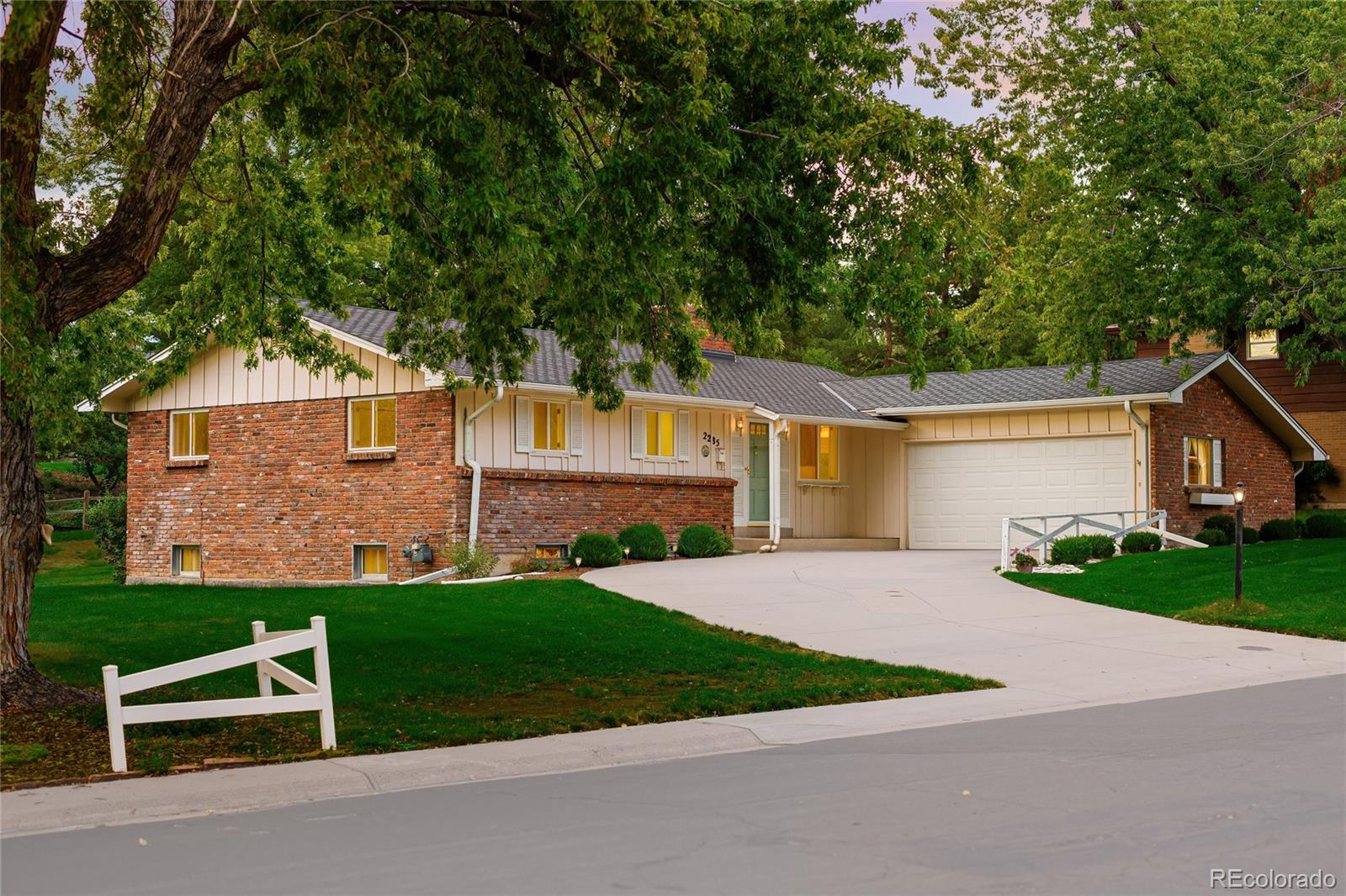 2285 W Davies Avenue