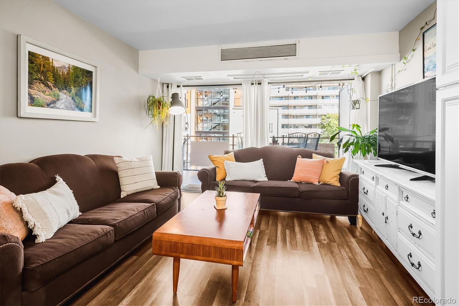 1121 Albion Street Unit: 504