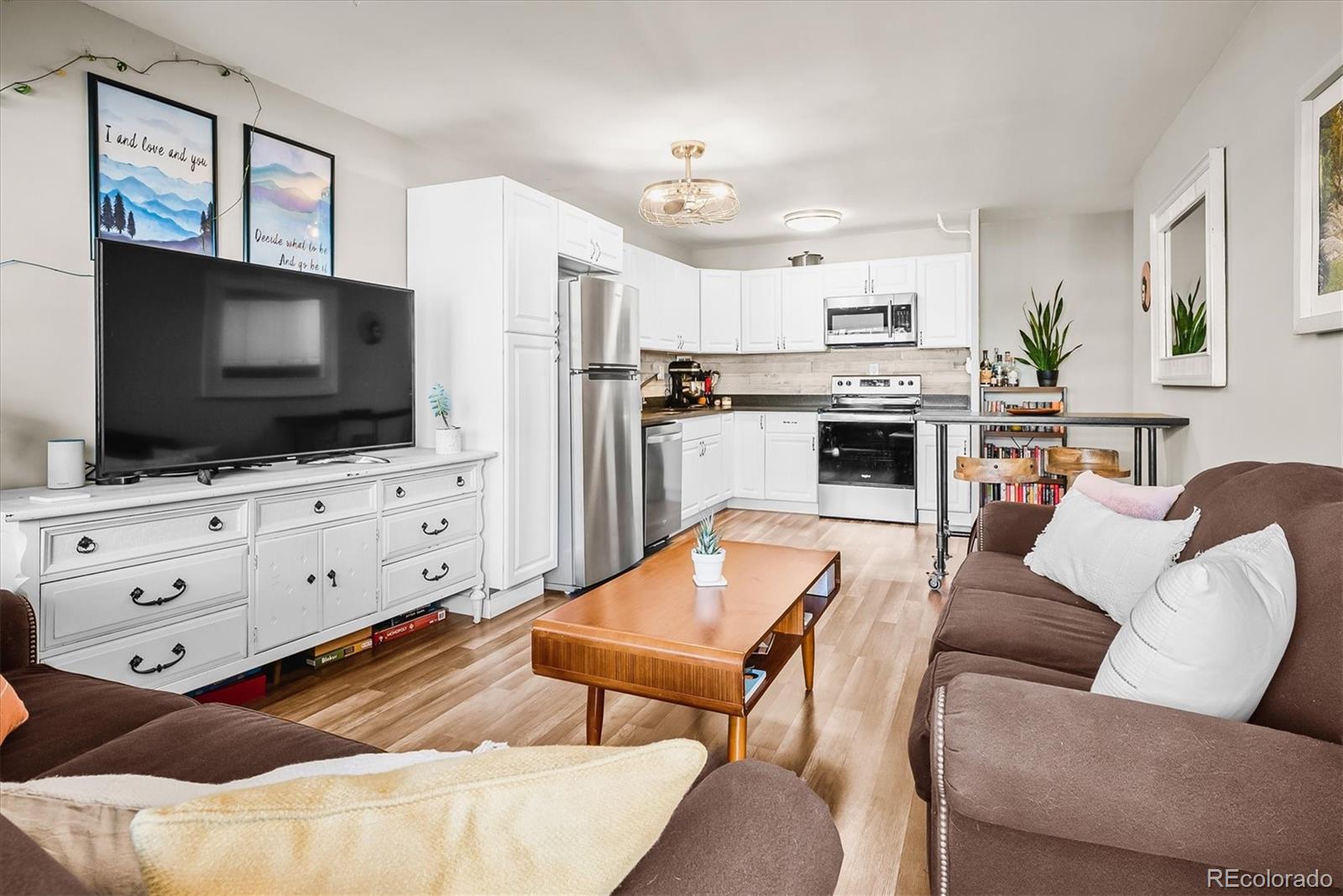 1121 Albion Street Unit: 504