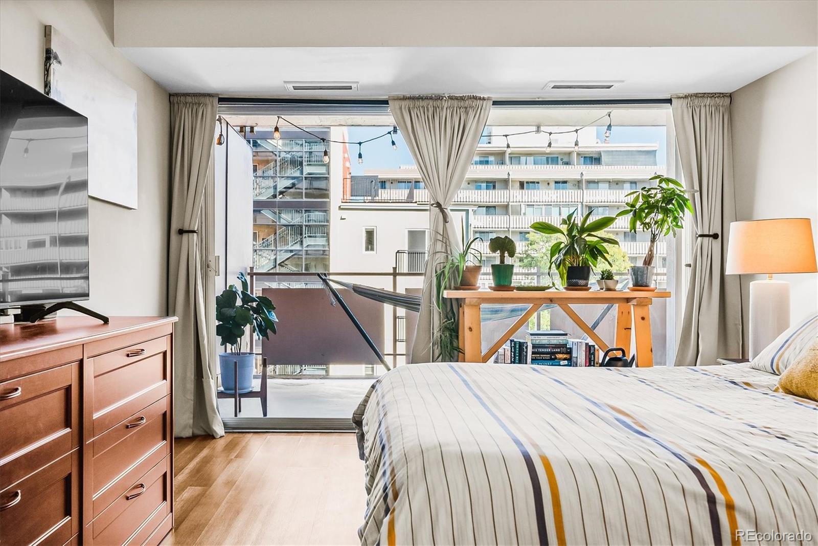 1121 Albion Street Unit: 504