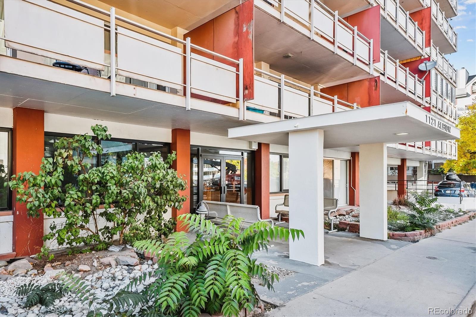 1121 Albion Street Unit: 504