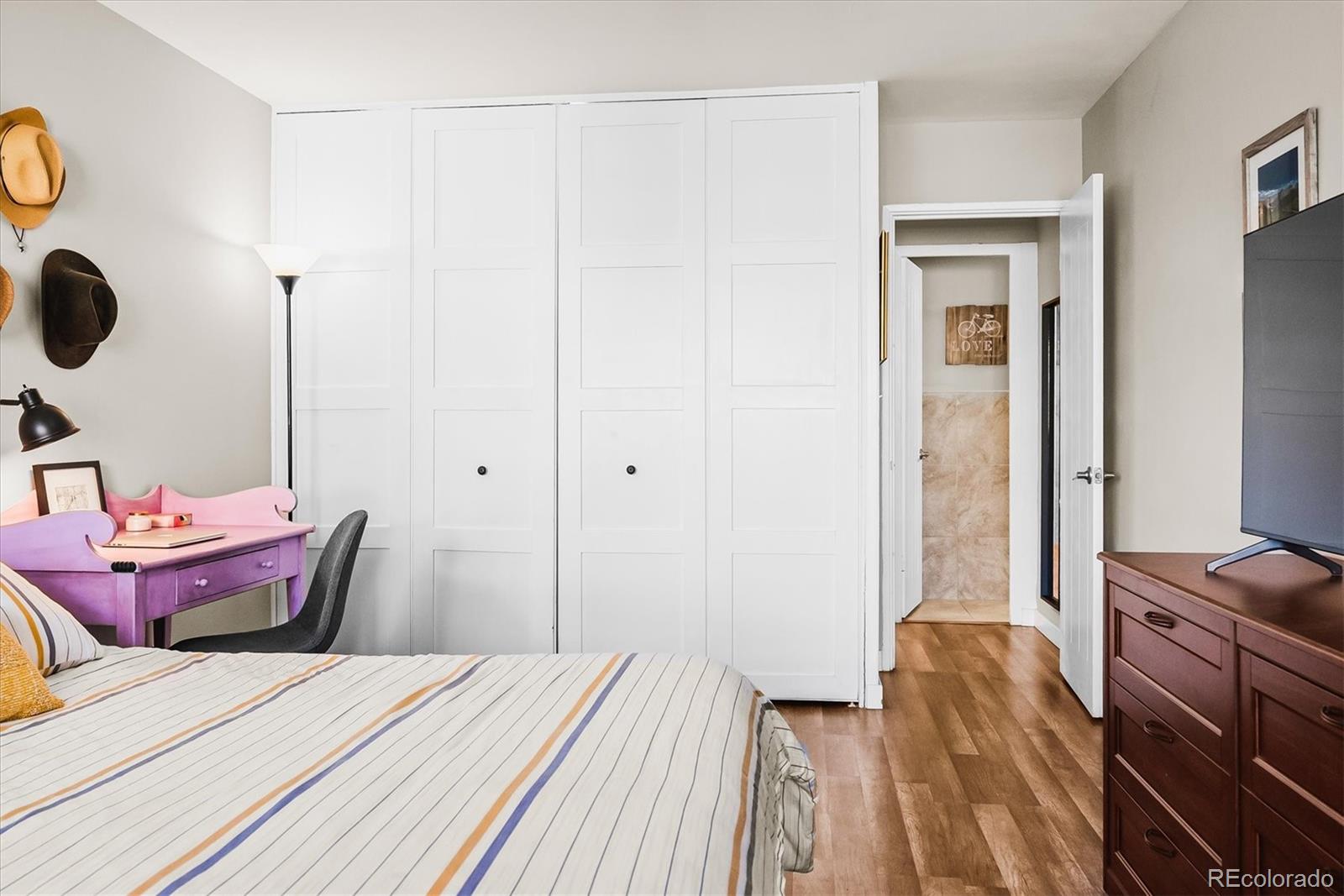 1121 Albion Street Unit: 504