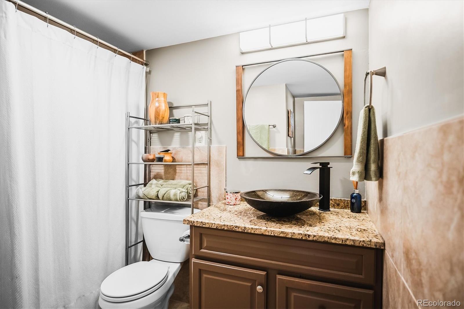 1121 Albion Street Unit: 504