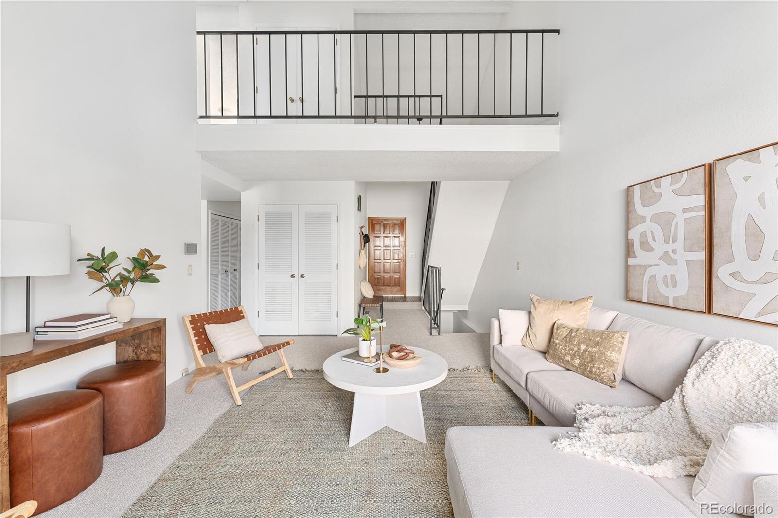 1019 W Peakview Circle