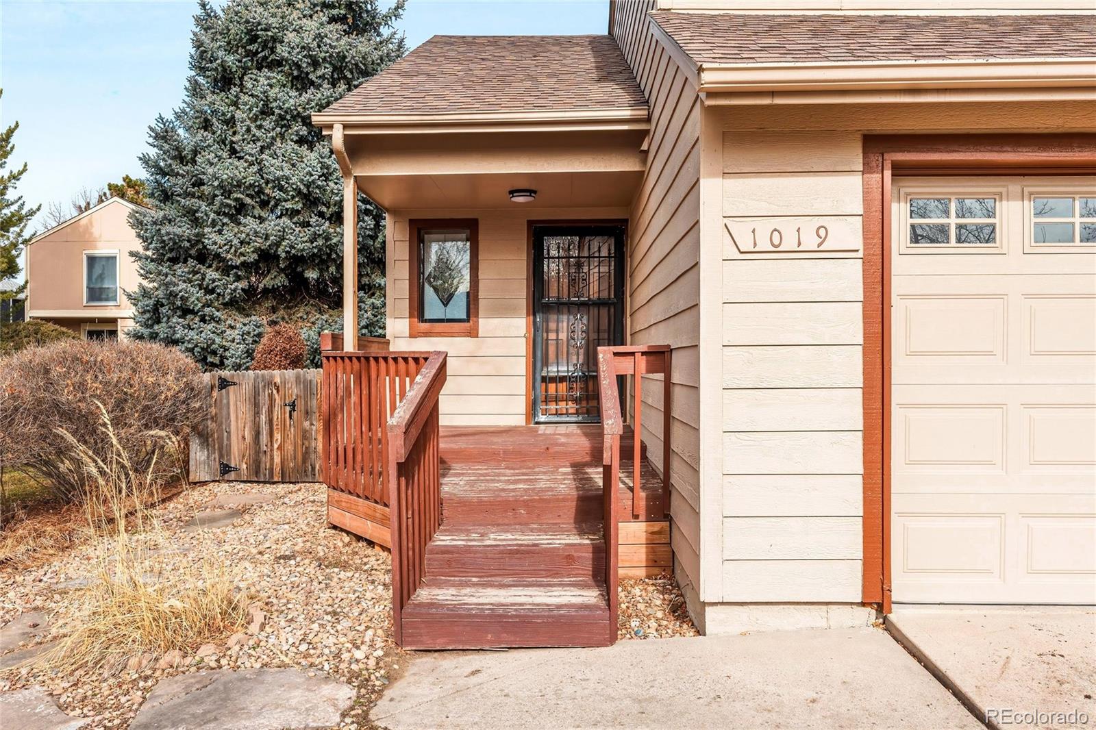 1019 W Peakview Circle