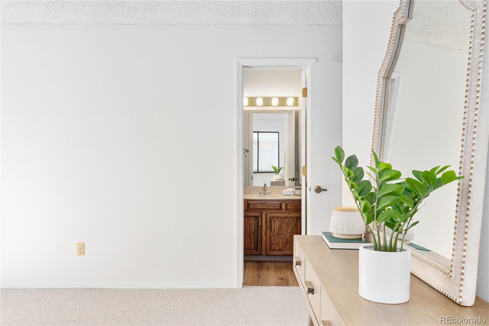 1019 W Peakview Circle