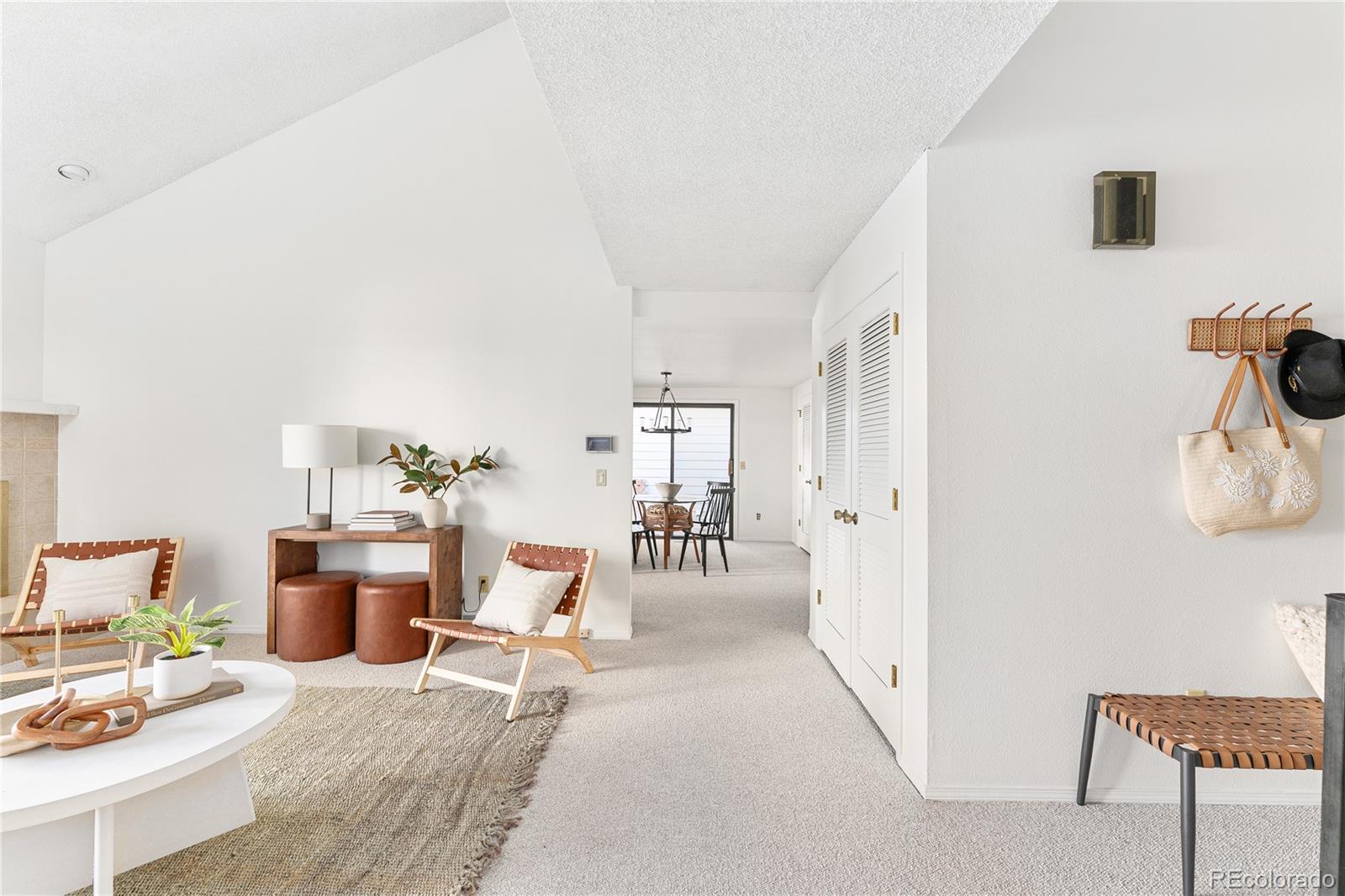 1019 W Peakview Circle