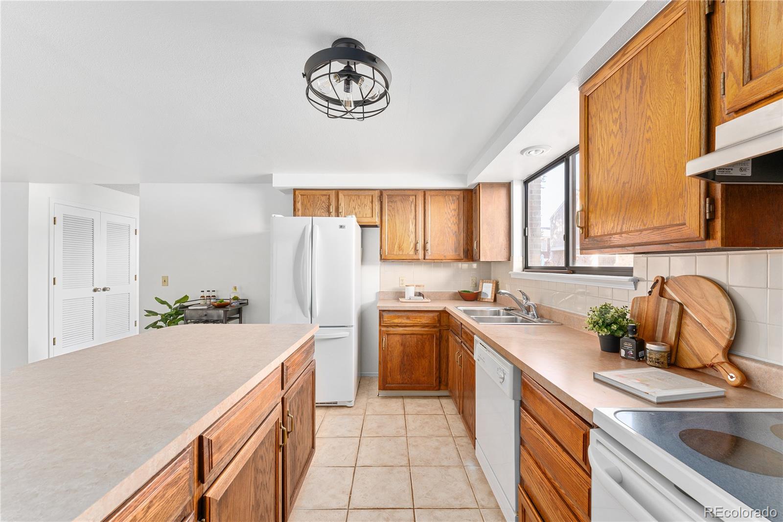 1019 W Peakview Circle