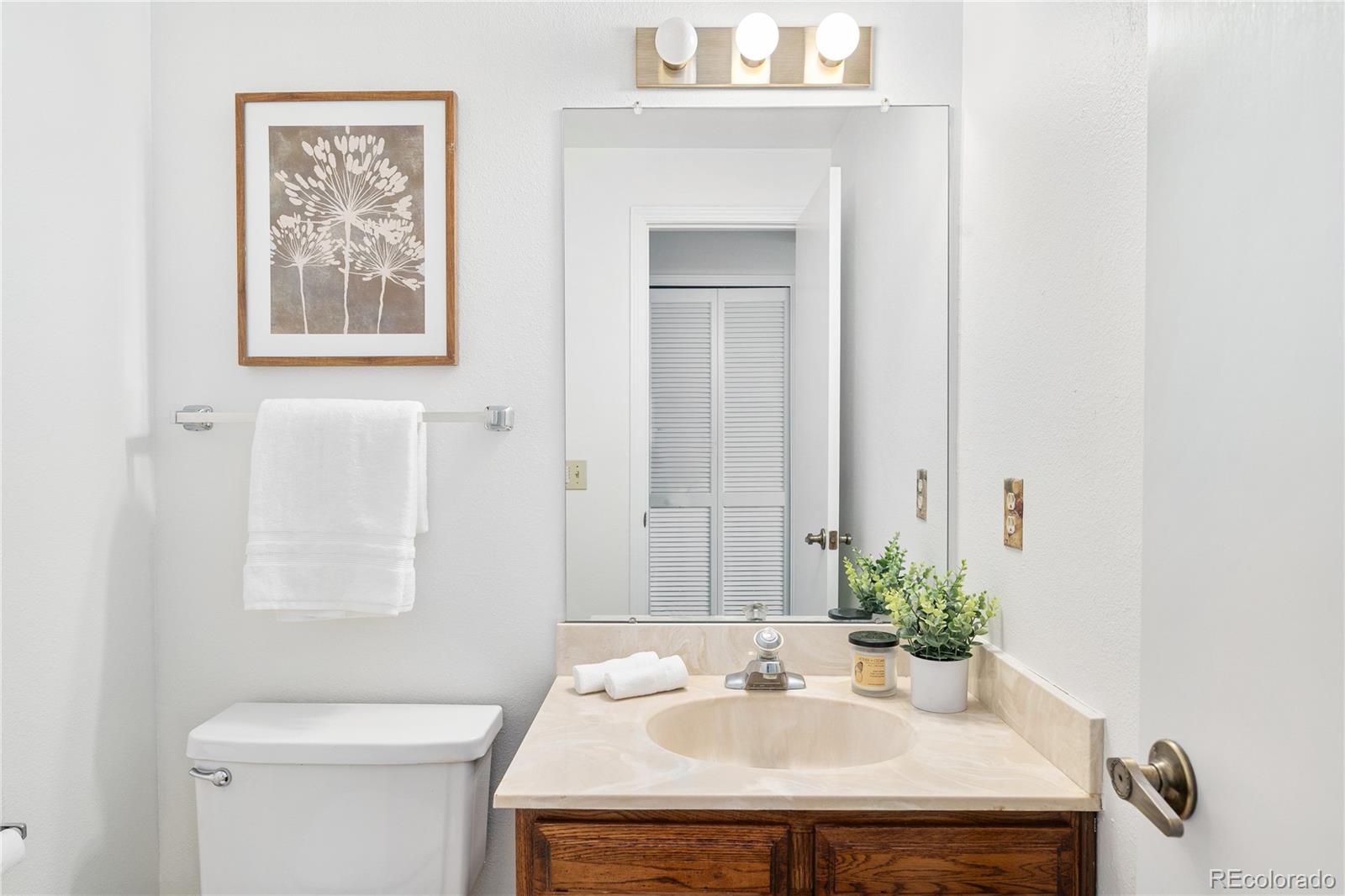 1019 W Peakview Circle