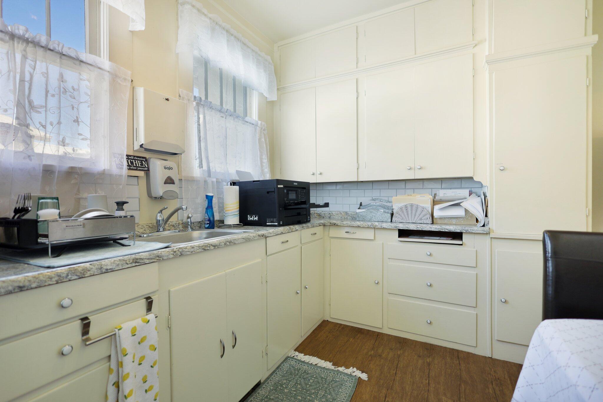 1352/1336 Oregon st Avenue